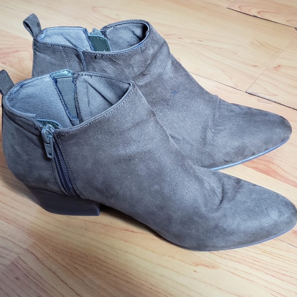 Old Navy navy olive green suede heel booties
